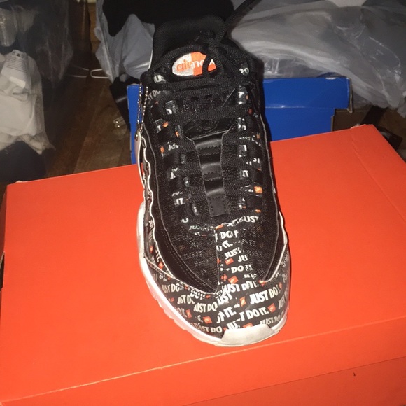 Nike - Picture 4 of 5